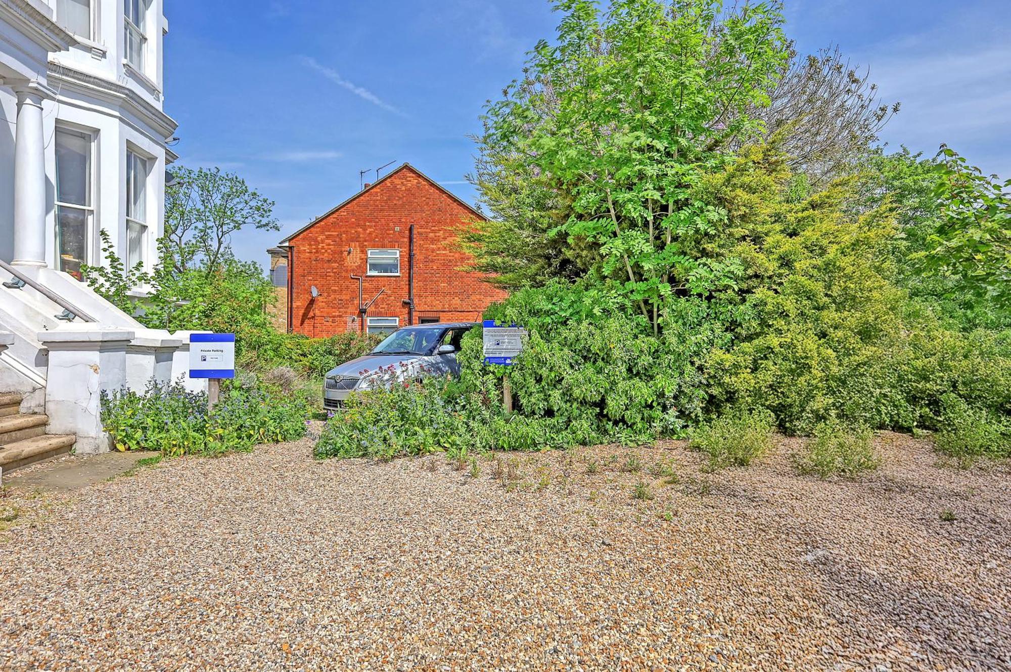 Apartment Wanstead Gem! Bright, Cosy & Immaculate 1 Bed On The High Street! London