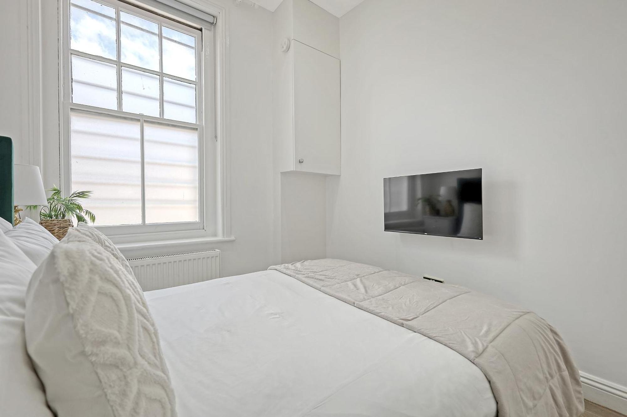 Wanstead Gem! Bright, Cosy & Immaculate 1 Bed On The High Street! Apartment *