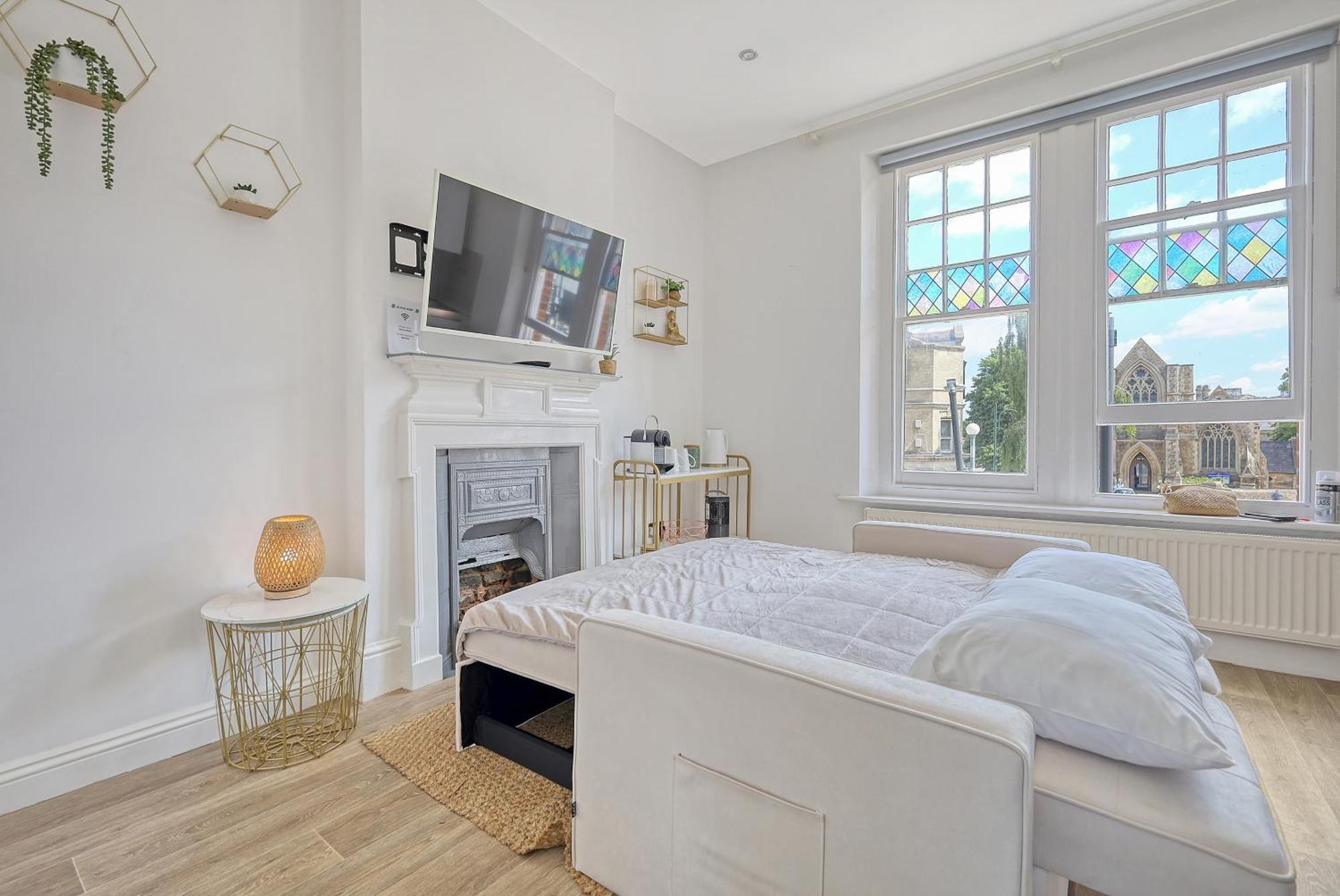 Wanstead Gem! Bright, Cosy & Immaculate 1 Bed On The High Street! * London