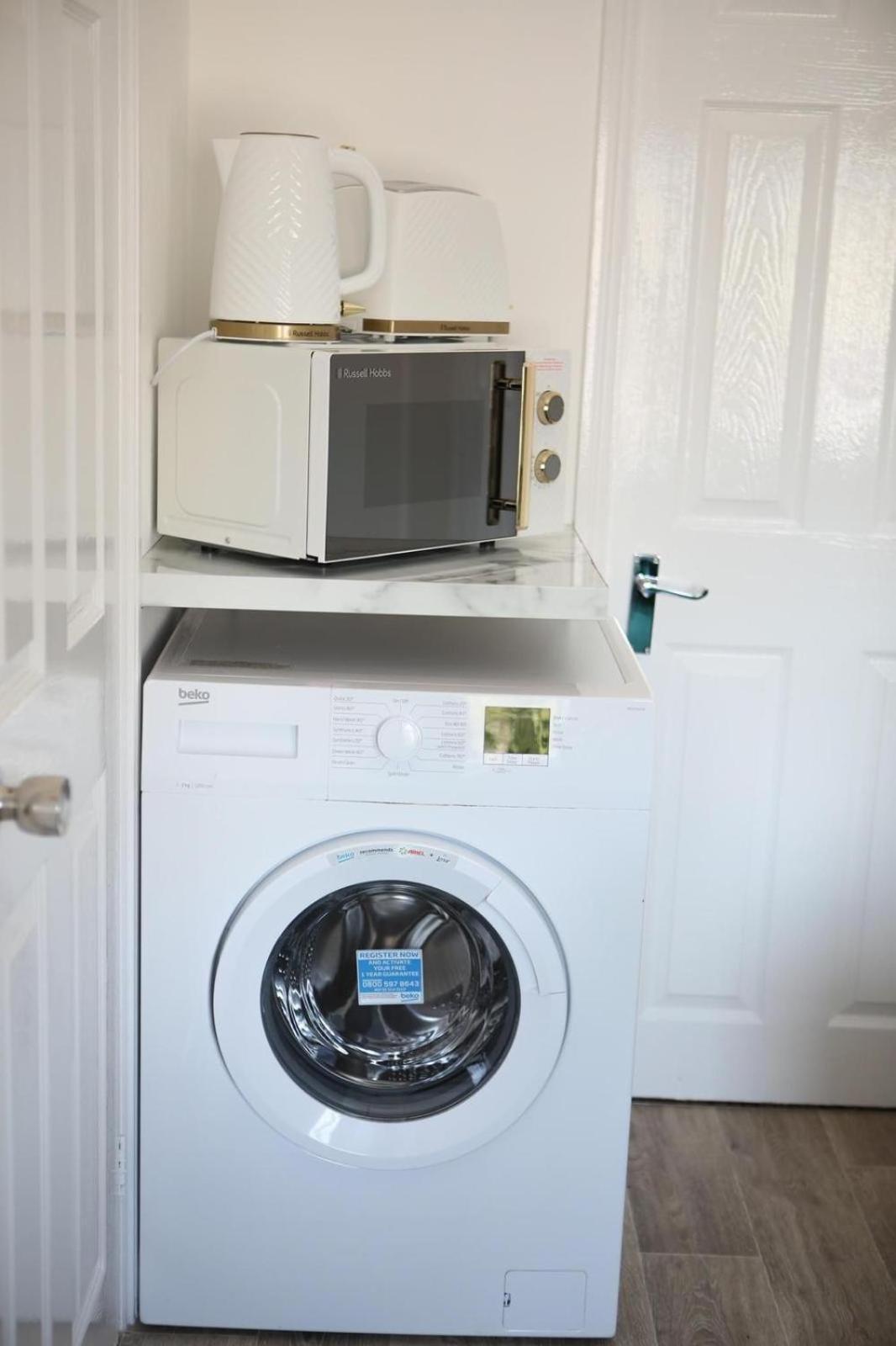 Apartment Wanstead Gem! Bright, Cosy & Immaculate 1 Bed On The High Street! London